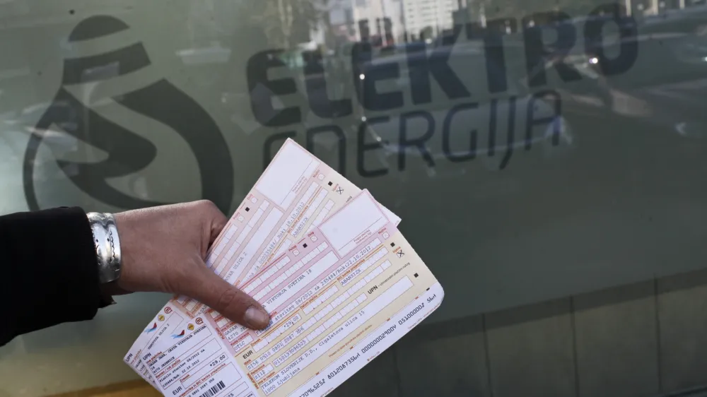 Podražitve na borzah električne energije se postopoma in zagotovo prelivajo na gospodinjstva; z letošnjim poletjem bodo domala vsi ponudniki podražili svoje storitve.