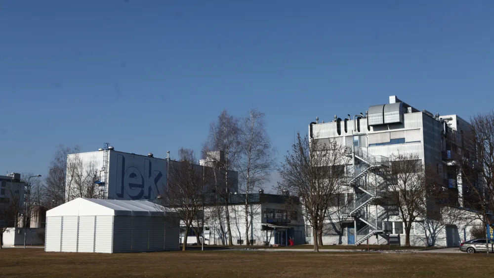  - 21.01.2016 - Podjetje Sandoz Biofarmacevtika LEK Menge, farmacevtsko podjetje - razvoj podobnih biolokih zdravil, dogodek z naslovom Pomen mikrobiote in probiote za nae zdravje in ogled prizvodnje linije     ///FOTO: Luka Cjuha.