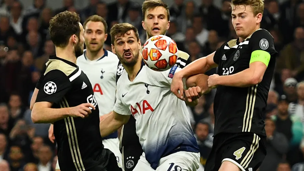 Soccer Football - Champions League Semi Final First Leg - Tottenham Hotspur v Ajax Amsterdam - Tottenham Hotspur Stadium, London, Britain - April 30, 2019 Tottenham's Fernando Llorente in action with Ajax's Matthijs de Ligt      REUTERS/Dylan Martinez