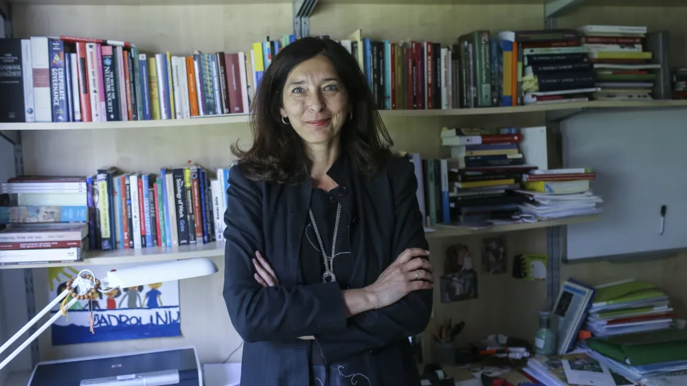 red. prof. dr. Aleksandra Kanjuo Mrčela, profesorica sociologije na Katedri za razvoj in menedment organizacij in človekih virov na Fakulteti za drubene vede (FDV)  ///FOTO: Jaka Gasar