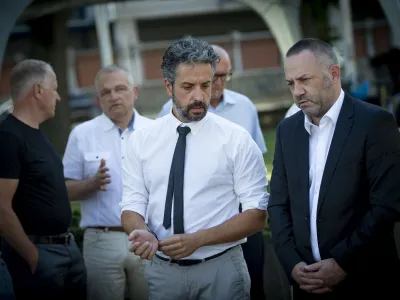 vodja posvetovalne skupine za spremljanje koronvirusa Mario Fafangel, minister za zdravje Danijel Bešič Loredan, 22.07.2022 - novinarska konferenca o aktualnem dogajanju obvladovanja covida-19 in strokovnih priporočilih posvetovalne skupine za spremljanje koronavirusa in nacionalne skupine za koordinacijo sprejemov in posteljnih kapacitet za covidne bolnike v zdravstvenem sistemuFoto: Luka Cjuha