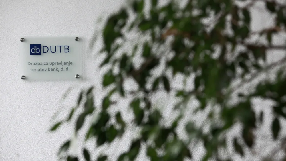 prostori DUBT- 16.12.2013 - Druba za upravljanje terjatev bank (DUTB) oziroma t.i. slaba banka,  direktorja predstavila potek aktivnosti v naslednjih tednih in mesecih; upravni odbor - uprava - vodstvo//FOTO: Luka Cjuha