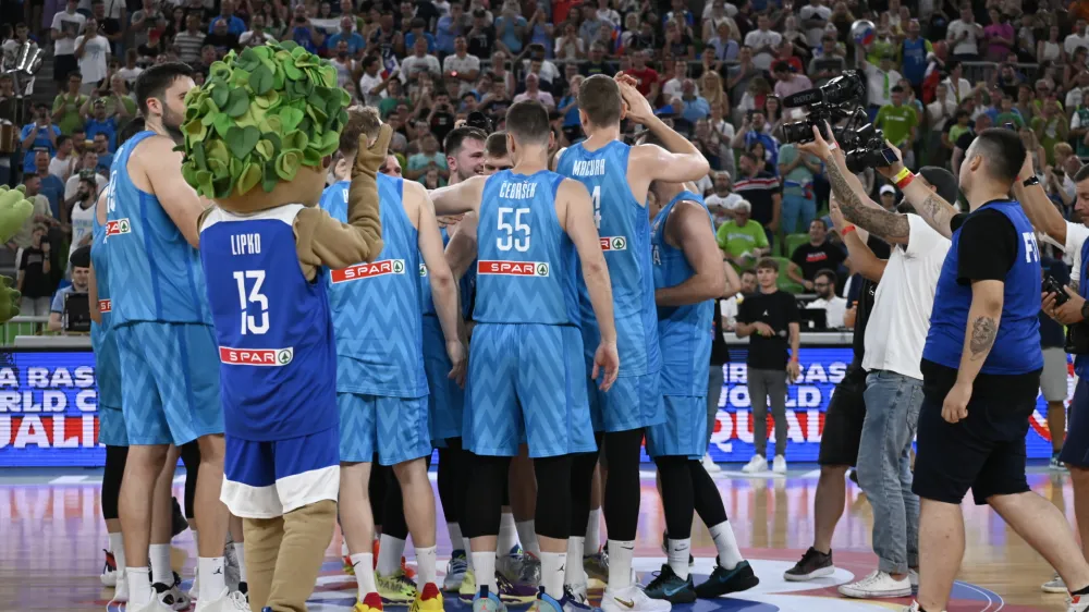 - 30.06.2022 &ndash; ko&scaron;arka &ndash; Slovenija: Hrva&scaron;ka, kvalifikacije za svetovno prvenstvo SP 2023, 5. krog - spektakel v Stožicah z Luko Dončićem in Goranom Dragićem//FOTO: Nik Erik Neubauer