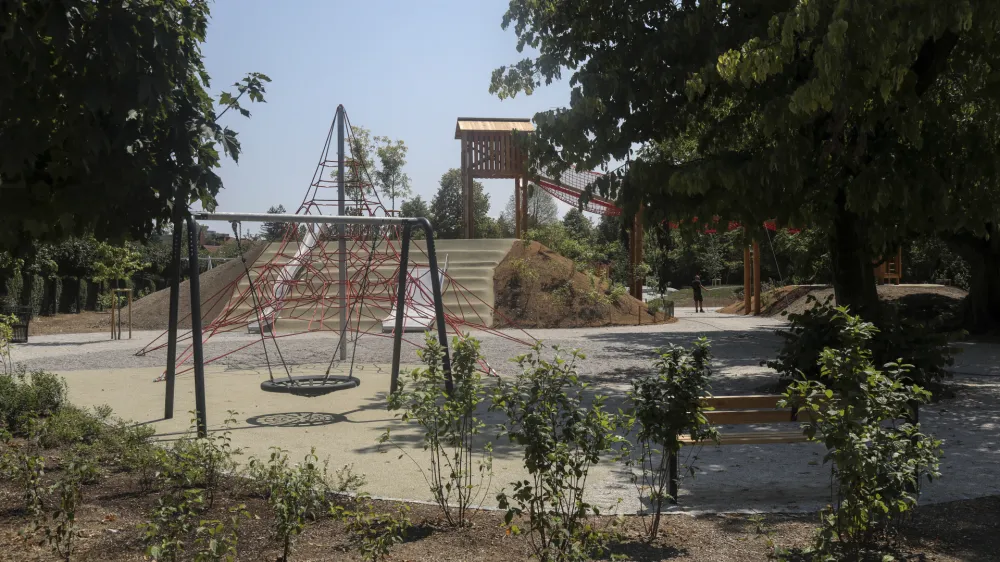 - 25.07.2022 – prenovljeno otroško igrišče v Tivoliju //FOTO: Jaka Gasar