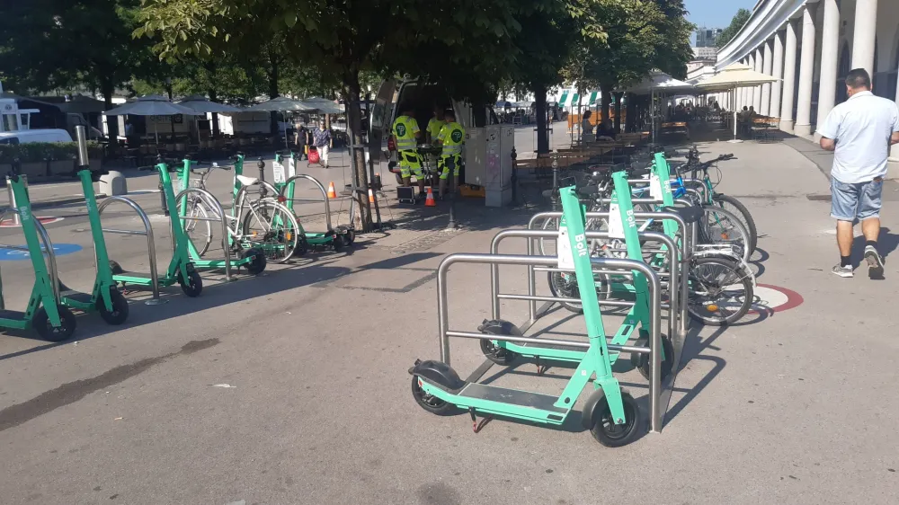 električni skiroji - Bolt - javne povr&scaron;ine - Ljubljana