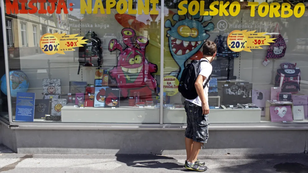 - Zaloba Mladinska knjiga - olski učbeniki - delovni zvezki - knjigarna //FOTO: Jaka Gasar