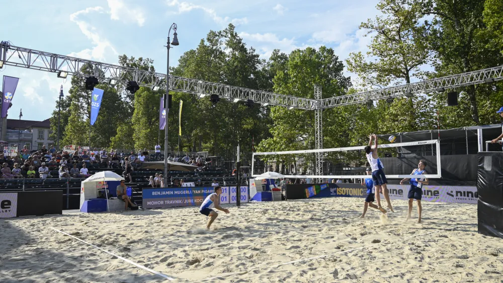 - 29.07.2022 - Odbojka na mivki Ljubljana Beach Volley 2022 – državno prvenstvo mladih U16 – U20, igrišče na Kongresnem trgu //FOTO: Nik Erik Neubauer