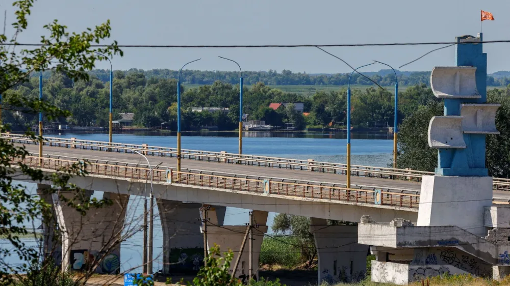 A general view shows the Antonivskyi (Antonovsky) bridge closed for civilians, after it reportedly came under fire during Ukraine-Russia conflict in the Russian-controlled city of Kherson, Ukraine July 27, 2022. REUTERS/Alexander Ermochenko