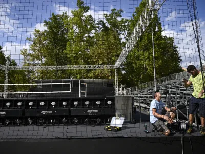 - 27.07.2022 - Odbojka na mivki Ljubljana Beach Volley 2022 – priprava igrišča na Kongresnem trgu //FOTO: Nik Erik Neubauer