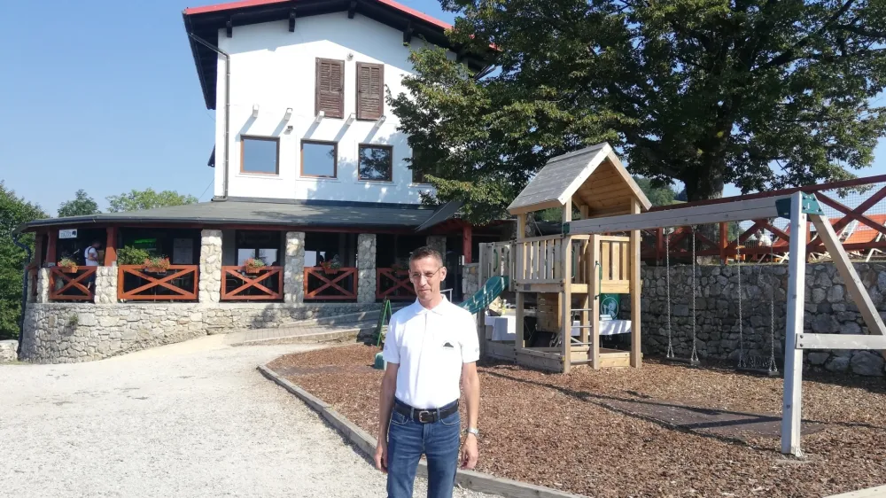 Novi najemnik grajskega gostišča Damjan Gaberšek vidi v lokaciji nad Kamnikom velik turistični potencial.