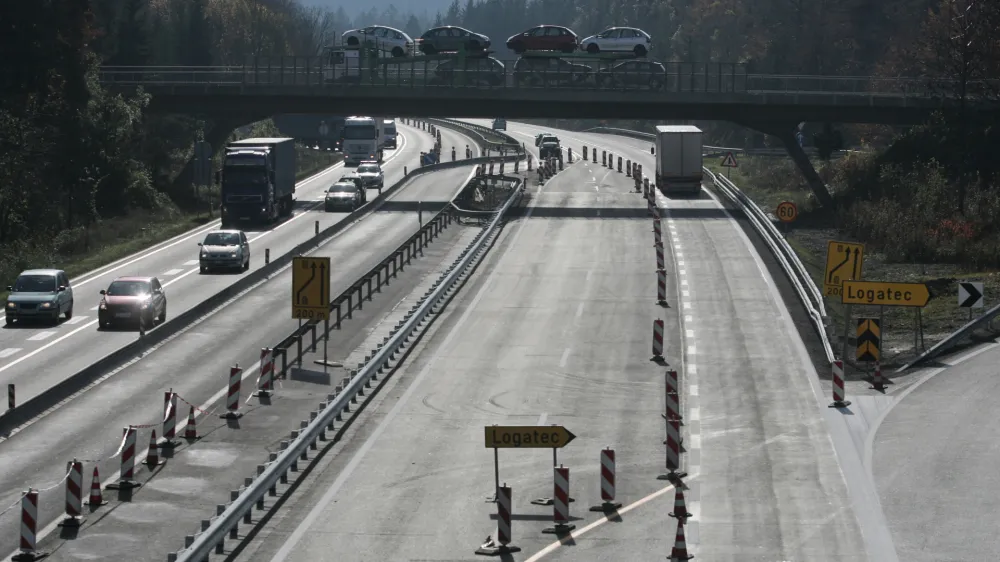 - Primorska avtocesta - Vrhniki klanec med priključkoma Vrhnika in Logatec    ///FOTO: Luka Cjuha