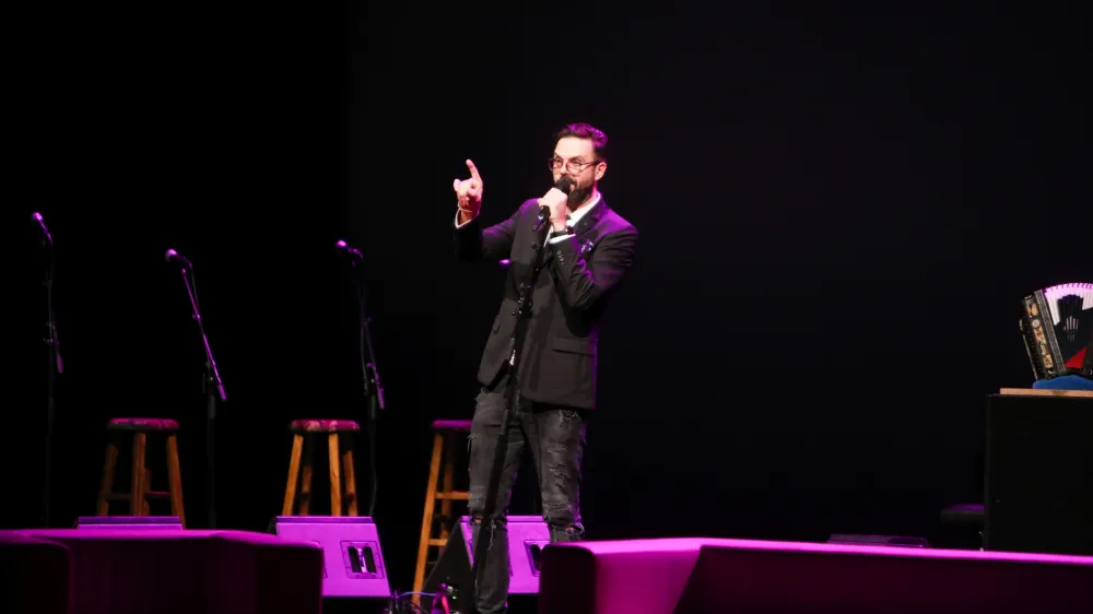 Petar Grašo se za tem, ko je bil popolnoma izčrpan, že počuti bolje in je napovedal prihajajoče koncerte. F Bojan Velikonja