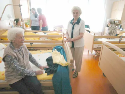 Otvoritev novega doma za starejse obcane na Fuzinah, soba v domu - Olga Tusar, Spicar Sarlota //FOTO: Jaka Adamic