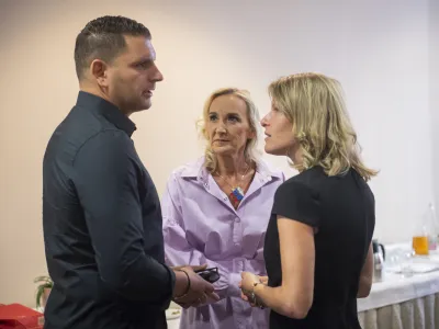 Ljubljana, Eurostars U Hotel.<br>Predstavitev kandidature Sabine Sencar iz stranke Resni.ca za predsednico republike.<br>Vodja stranke Resni.ca Zoran Stevanovic in kandidatka za predsednico republike Sabina Sencar.