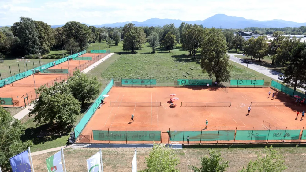 Mestna občina Ljubljana v okviru Športnega parka Svoboda namerava zgraditi plezalni in teniški center ob Koprski ulici.