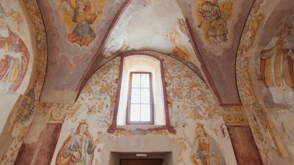 Pogled na cerkev v Šmarju pri Jelšah, ki so jo povsem obnovili po petih letih.&nbsp;