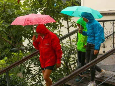 Danes je deževalo tudi v Zagrebu, a je hujše neurje zajelo Split in Vis. Foto: Pixsell