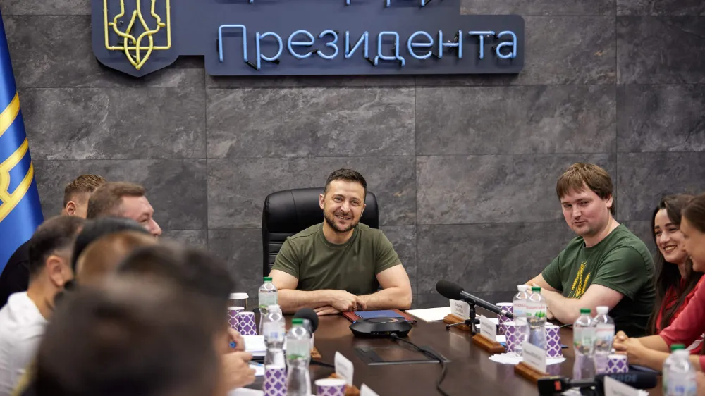 12 August 2022, Ukraine, Kiev: Ukrainian President Volodymyr Zelensky (C) meets with young leaders on International Youth Day at the Mariinskyi Palace. Photo: Sarsenov Daniiar/Ukraine Preside/Planet Pix via ZUMA Press Wire/dpa