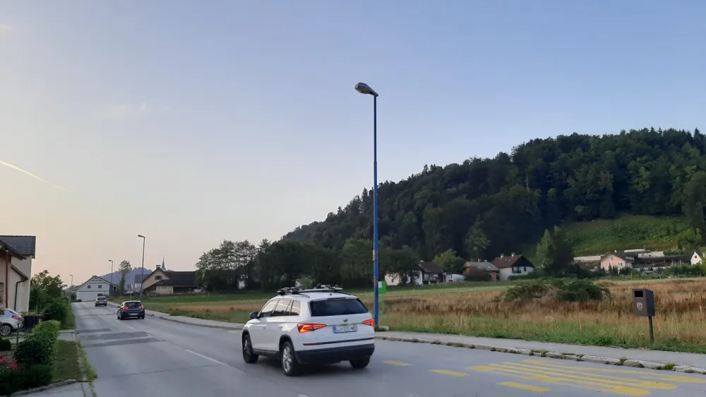 Največ cestnih dirkačev krajani Vaš zaznavajo v bližini avtobusne postaje, kjer je v smeri proti prestolnici polkilometrski ravninski odsek.