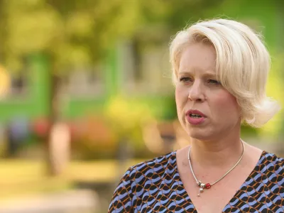 Logatec, ICZR Logatec.<br>Predsednica DZ Urska Klakocar Zupancic je obiskala nastanitveni center Logatec.