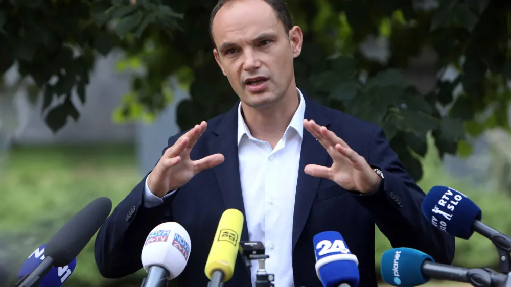 dr. Anže Logar, kandidat za predsednika republike - 04.07.2022 &ndash; Predsedni&scaron;ke volitve 2022 - novinarska konferenca s predstavitvijo kandidature poslanca SDS Anžeta Logarja za predsednika republike //FOTO: Tomaž Skale