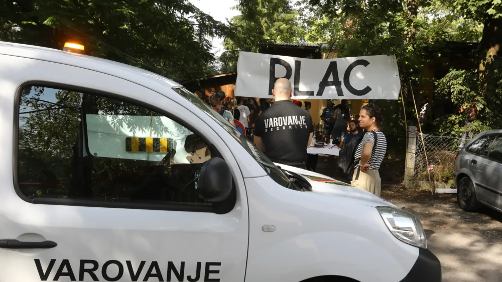 - 03.09.2022 – PLAC - Participativna Ljubljanska Avtonomna Cona - squat - zasedba zapuščenega prostora - Stolpniška 10 //FOTO: Luka Cjuha