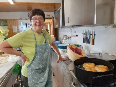 &raquo;Vsako jutro zamesim sveže testo in pazim, da vanj ne dam preveč dobrega,&laquo; je skrivnostna Anica Lotrič, ki dnevno speče od 50 do 800 flancatov.&nbsp;