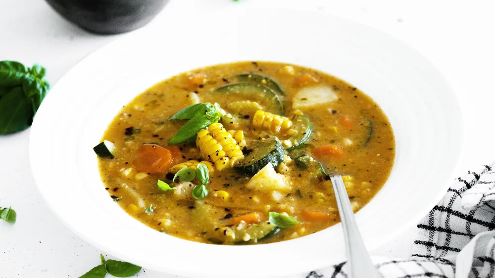 krompirjeva juha s koruzo in bučko.