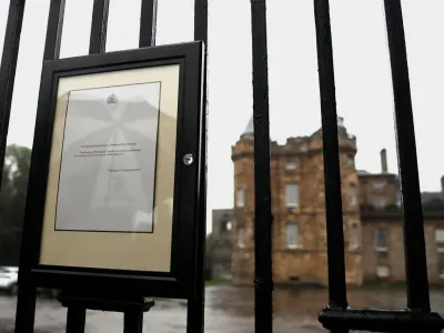 An announcement of the death of Queen Elizabeth is seen on a fence outside the Palace of Holyroodhouse, in Holyrood, Edinburgh, Scotland, Britain September 8, 2022. REUTERS/Lee Smith