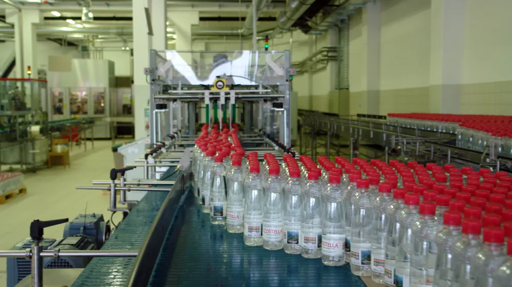 Slovenija, Kostel,06.02.2017, 06. februar 2017<br>Costella, polnilnica vode, voda, posel, Grča, Agrokor, Mercator, proizvodnja<br>Foto:Vasja Marinč/BOBO