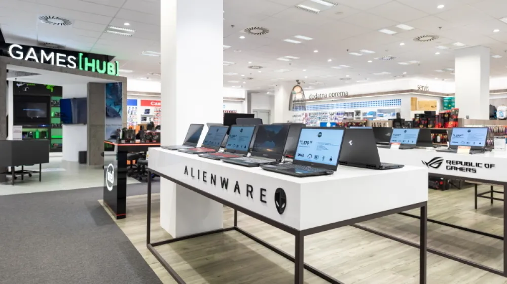 Na na&scaron;em računalni&scaron;kem oddelku boste na&scaron;li vso opremo, ki jo potrebujete za delo v &scaron;oli ali pisarni. Dobrodo&scaron;li pa tudi vsi ljubitelji videoiger! 