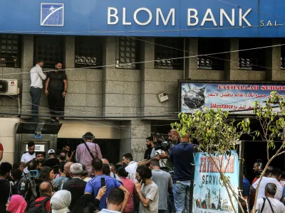 16 September 2022, Lebanon, Beirut: Lebanese activists gather outside a local bank, after depositor Abed Soubra stormed the branch demanding access to his deposits. Lebanese police on Friday <br>detained an armed man who entered a bank south of Beirut demanding access to his deposits in the third such incident this week. Photo: Marwan Naamani/dpa