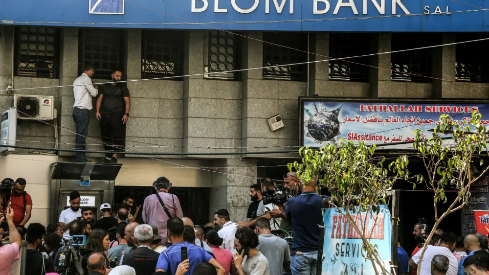 16 September 2022, Lebanon, Beirut: Lebanese activists gather outside a local bank, after depositor Abed Soubra stormed the branch demanding access to his deposits. Lebanese police on Friday <br>detained an armed man who entered a bank south of Beirut demanding access to his deposits in the third such incident this week. Photo: Marwan Naamani/dpa