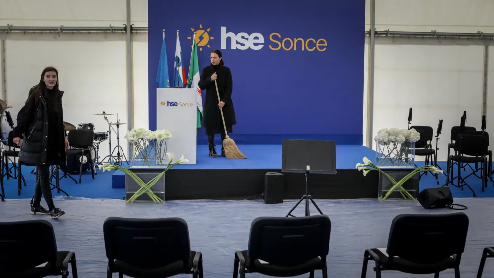 - 08.04.2022 &ndash; Holding Slovenske elektrarne HSE Sonce &ndash; Sončna elektrarna Prapretno pri Hrastniku, otvoritev največje sončne elektrarne v Sloveniji //FOTO: Luka Cjuha