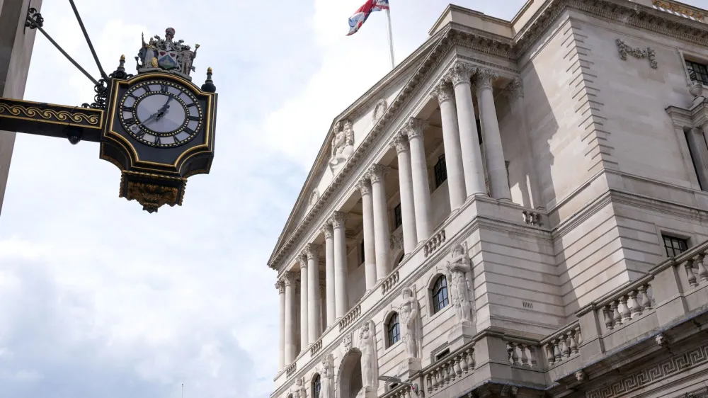 FILE PHOTO: A general view of the Bank of England (BoE) building, the BoE confirmed to raise interest rates to 1.75%, in London, Britain, August 4, 2022. REUTERS/Maja Smiejkowska/File Photo