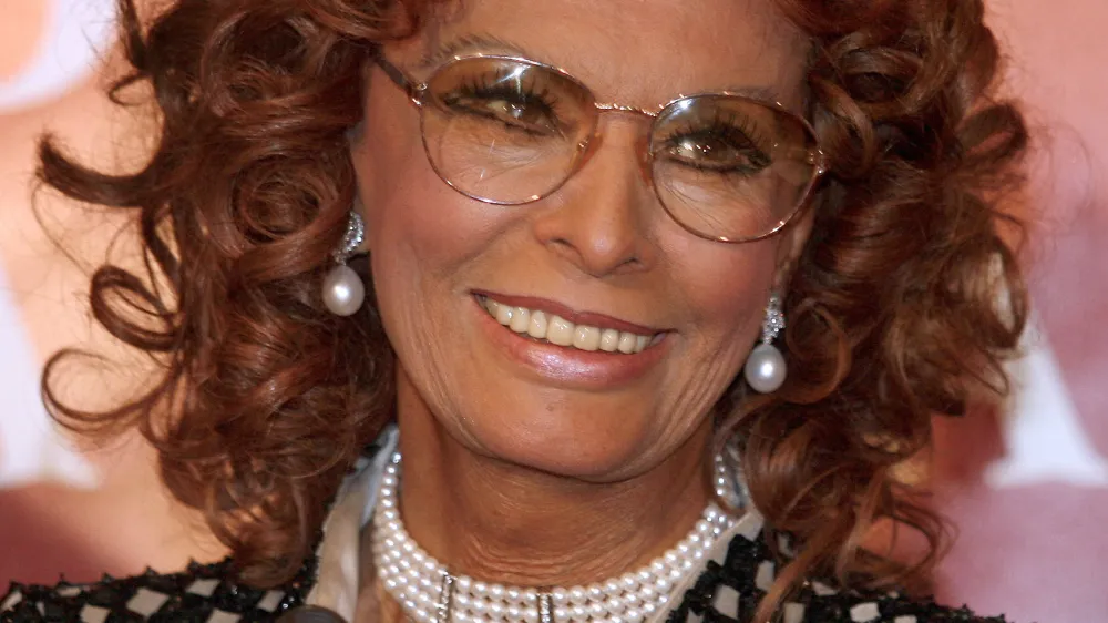 Italian actress Sofia Loren smiles during a press conference after her visit to the of Cid Campeador exhibition in the Cathedral of Burgos, in Burgos, Spain, Friday Nov. 2, 2007. (AP Photo/Israel Lopez Murillo)