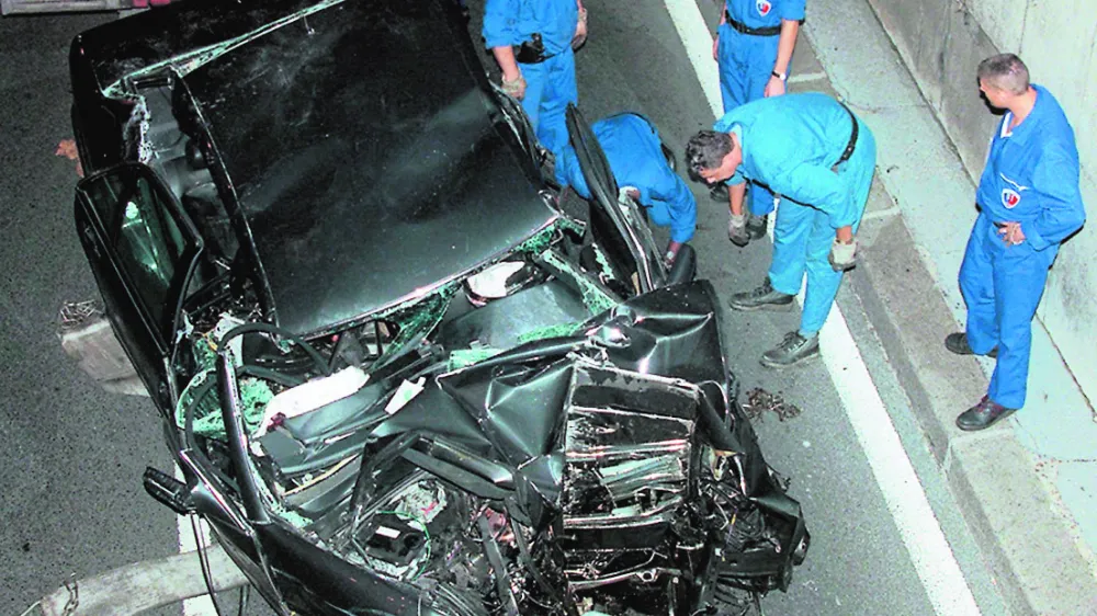 V prometni nesreči so umrli vsi trije potniki: voznik, Dodi Al Fayed in princesa Diana. 