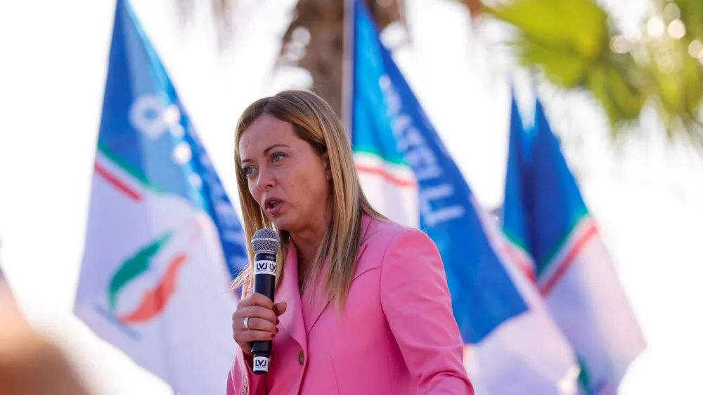 Leader of Italy's nationalist Brothers of Italy (Fratelli d'Italia) party and frontrunner to become prime minister Giorgia Meloni, holds a closing rally in Naples, Italy, September 23, 2022. REUTERS/Ciro De Luca
