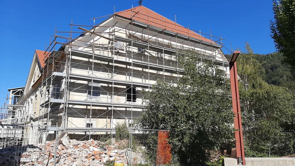 Za dokončanje obnove potrebujejo še tri milijone evrov.