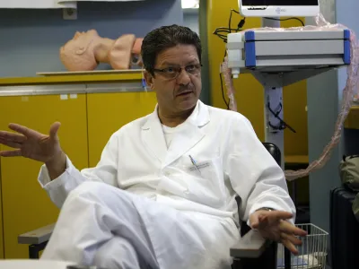 Konrad Ku&scaron;trin, dr.med., specialist anesteziologije, predstojnik Anesteziolo&scaron;ke službe v Splo&scaron;ni bolni&scaron;nici Dr.Franca Derganca v &Scaron;empetru pri Gorici, predsednik sindikata FIDES - Sindikat zdravnikov in zobozdravnikov Slovenije //FOTO: Tomaž SkaleOPOMBA: ZA OBJAVO V PRILOGI &ndash; DNEVNIKOV OBJEKTIV - INTERVJU 2012