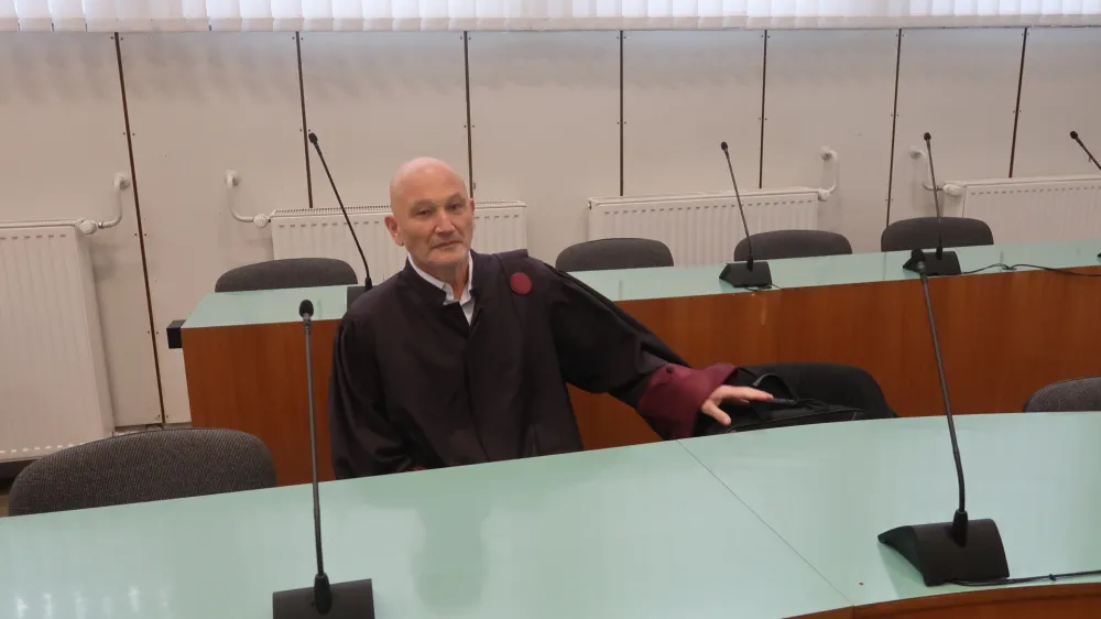 Celje, celjsko okrozno sodisce.<br>Izrek kazenske sankcije ameriski druzbi General Electric zaradi preplacane investicije v Tes 6.<br>Zagovornik General Electrica Bostjan Penko.