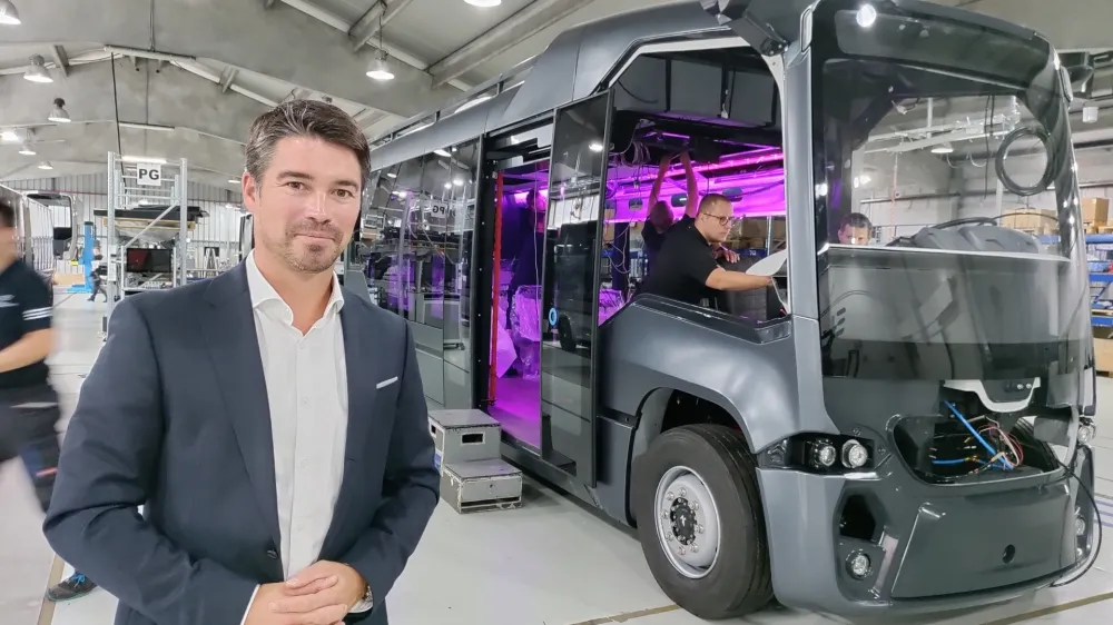 »Dogovor s podjetjem iz Malezije, ki bi zagnalo licenčno proizvodnjo našega e-avtobusa, je v sklepni fazi. Takšni dogovori so nujni, da postanemo resen igralec v tej zelo tekmovalni panogi,« je prepričan Holger Postl, direktor in solastnik podjetja eVersum. 