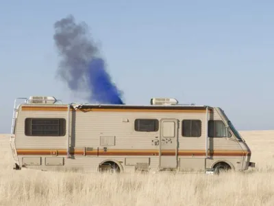 Avtodom v seriji Kriva pota je bil v bistvu potujoči laboratorij za "kuhanje" prepovedane droge. F youtube