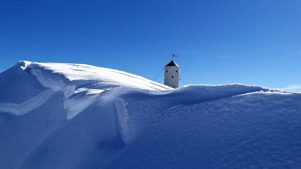 Triglav.<br>Triglav, sneg, Aljazev stolp.
