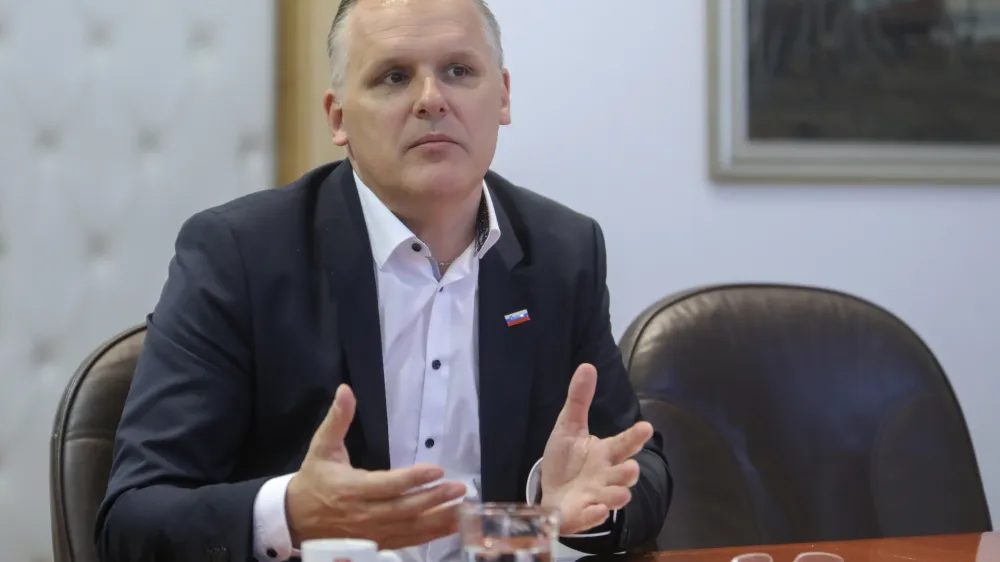 - 27.09.2022 - mag. Bojan Kumer, minister za infrastrukturo od 1. junija 2022 v 15. slovenski vladi pod vodstvom Roberta Goloba  //FOTO: Jaka Gasar