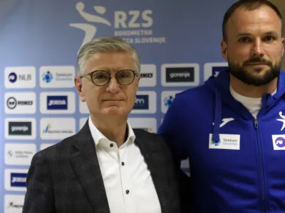﻿Franjo Bobinac, predsednik Rokometne zveze Slovenije in Uroš Zorman, novi selektor rokometne reprezentance <br><br><br><br><br>- 03.03.2022 - Rokometna zveza Slovenije (RZS) - novinarska konferenca novega selektorja moške reprezentance Uroša Zormana - //FOTO: Tomaž Skale 