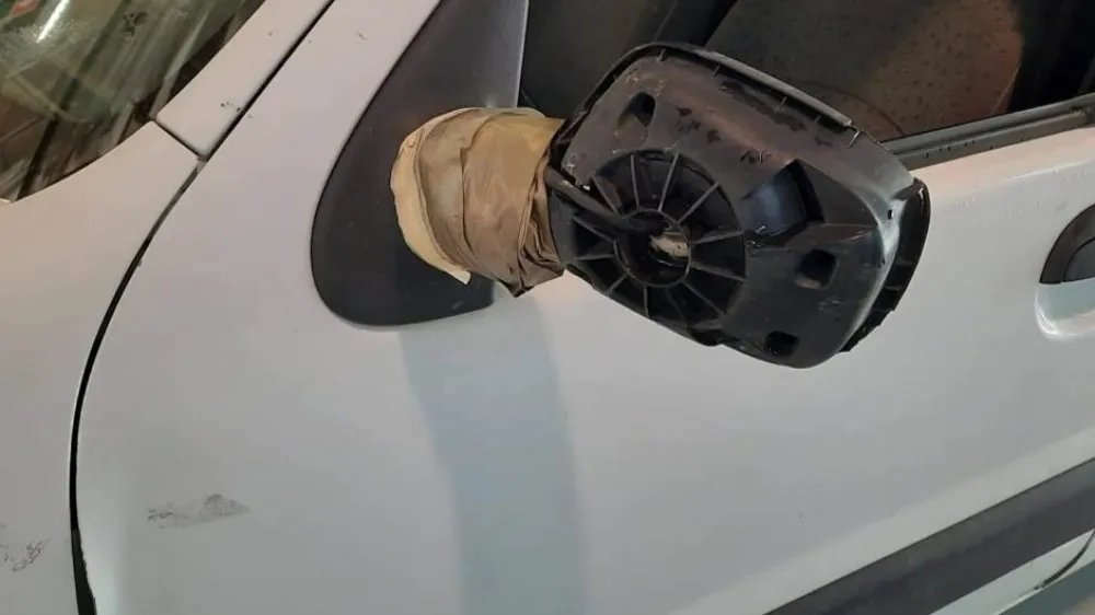 Izdali so ga dim iz &raquo;auspuha&laquo;​​​​​ in zlomljena ogledala, a s tem kangoojem je bilo narobe &scaron;e marsikaj.