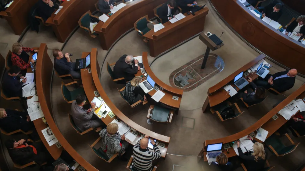 Na leto&scaron;njih volitvah je nekoliko manj svetni&scaron;kih kandidatov, saj je kandidature oddalo 17 list. Leta 2018 je občanom kandidate za mestni svet ponujalo 21 list.