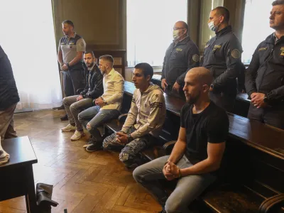 - 23.09.2022 - sojenje Marku Belclu, Marjanu Brajdiču, Mihaelu Grmu in Marjanu Grmu za brutalni umor 77-letnega Slavca Knaflja marca 2021, ki je živel v gozdu pri Zgornjih Duplicah v okolici Grosupljega //FOTO: Luka Cjuha