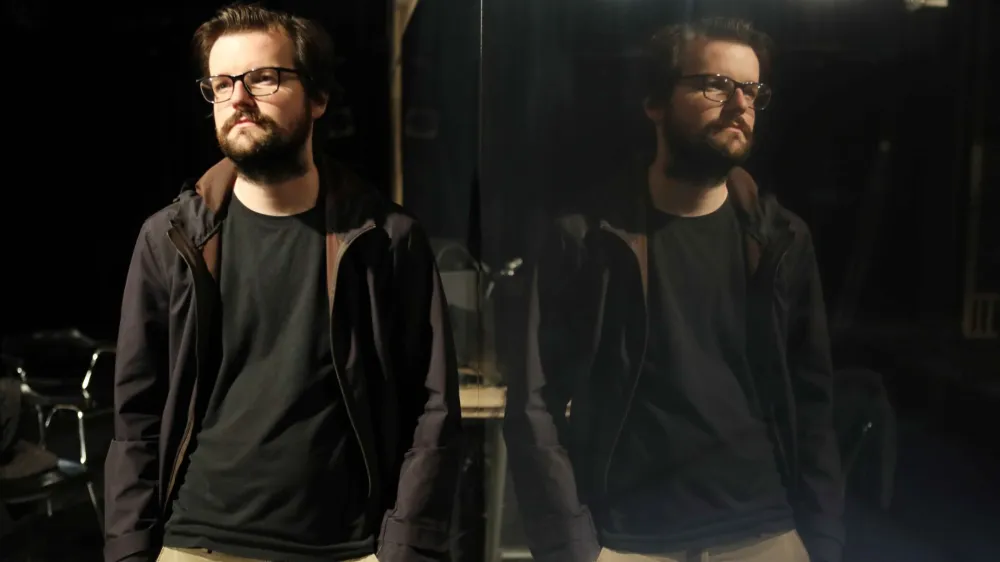 - 25.10.2022 – Tin Grabnar, gledališki režiser//FOTO: Tomaž Skale